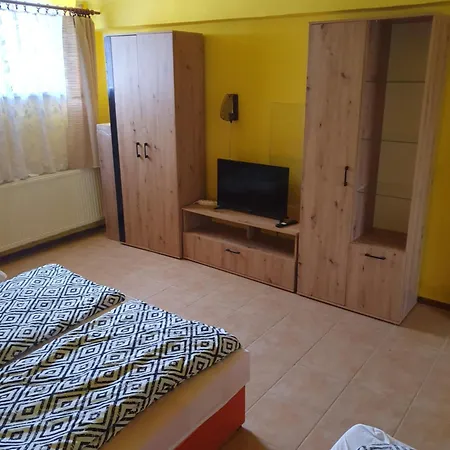Viola 3* Štúrovo