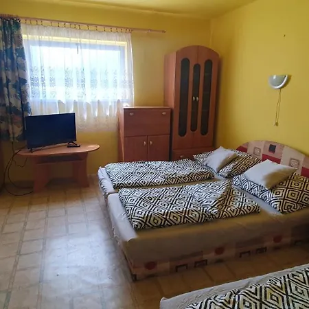 Viola 3* Štúrovo